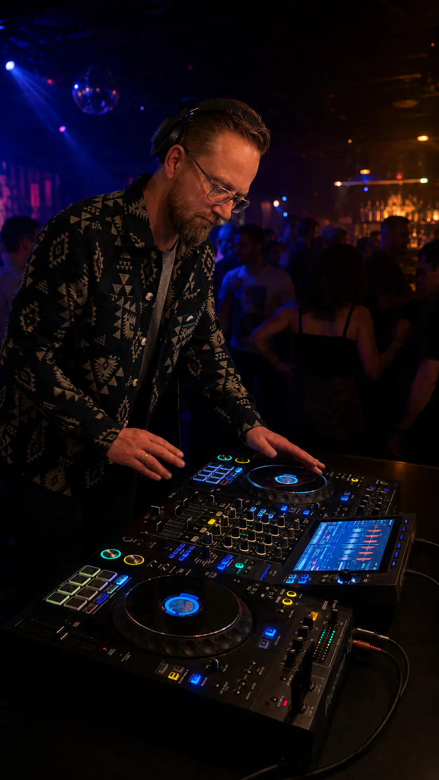 DJaxter in the booth, Pioneer DJ setup